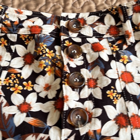 Francesca’s miami floral print shorts 🌺 - Picture 3 of 10